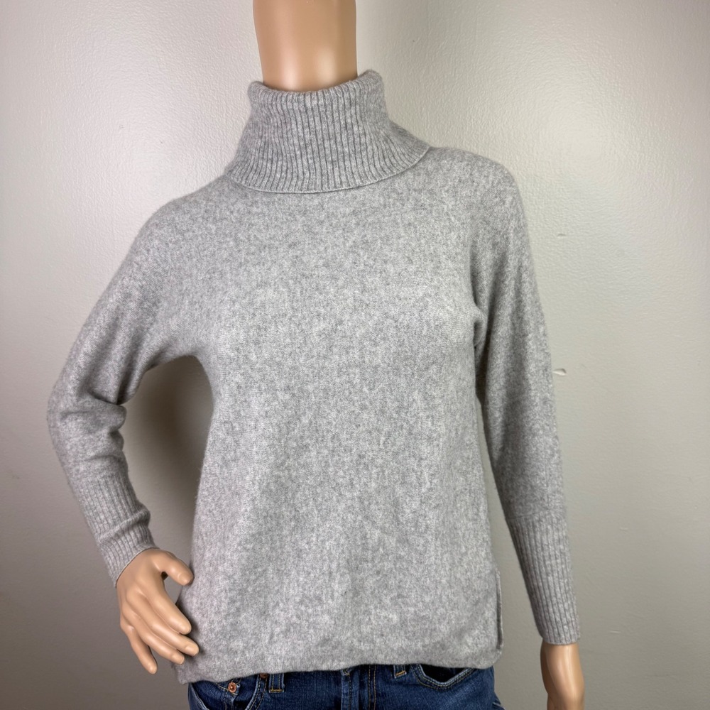 Lusso Cashmere Gray Turtleneck‎ Sweater S Split Hem Soft Knit Cozy Chic